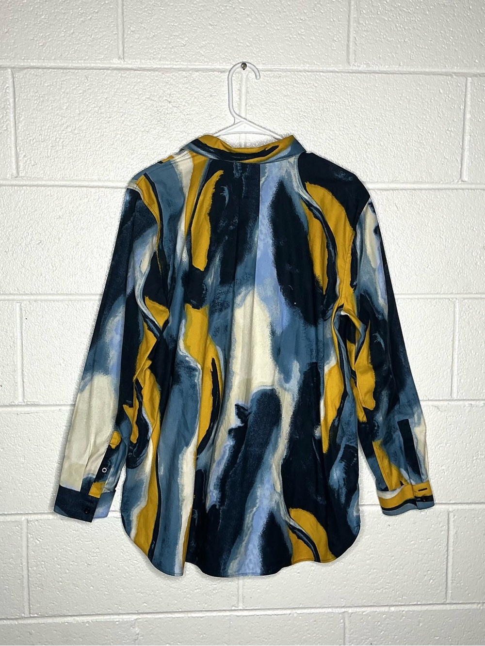 < Chico’s Blue/Yellow Marbled Pattern Long Sleeve Button Up > - Picture 4 of 4